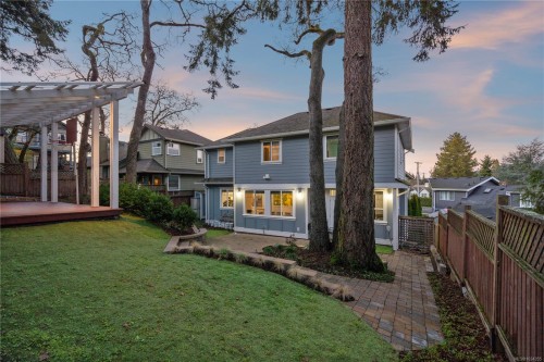 3927 Druce Lane, Saanich, BC 