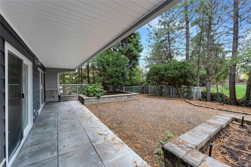 105-3277 Quadra St, Saanich, BC - Outdoor