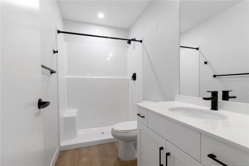 206-2469 Gateway Rd, Langford, BC - Indoor Photo Showing Bathroom