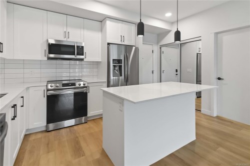 206-2469 Gateway Rd, Langford, BC - Indoor Photo Showing Kitchen With Stainless Steel Kitchen With Upgraded Kitchen