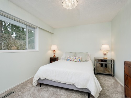 985 Sutcliffe Rd, Saanich, BC 