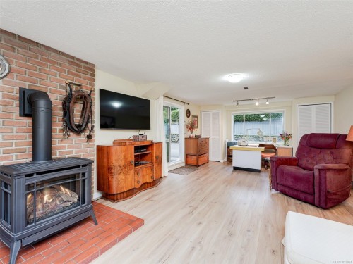 985 Sutcliffe Rd, Saanich, BC 