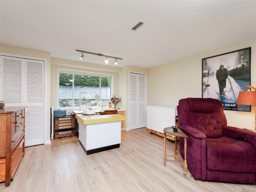 985 Sutcliffe Rd, Saanich, BC 