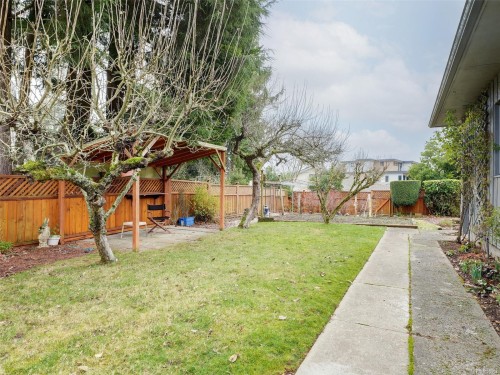 985 Sutcliffe Rd, Saanich, BC 