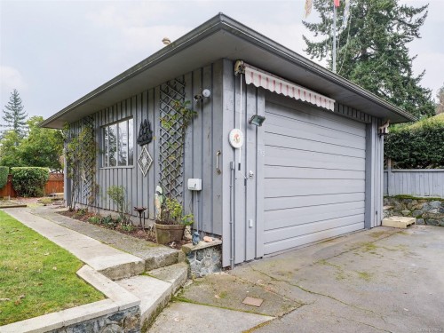 985 Sutcliffe Rd, Saanich, BC 