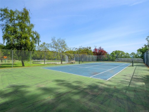 985 Sutcliffe Rd, Saanich, BC 