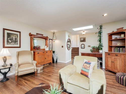 985 Sutcliffe Rd, Saanich, BC 