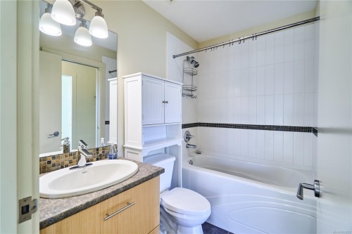 302-580 Stewart Ave, Nanaimo, BC - Indoor Photo Showing Bathroom