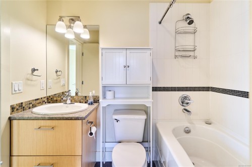 302-580 Stewart Ave, Nanaimo, BC - Indoor Photo Showing Bathroom