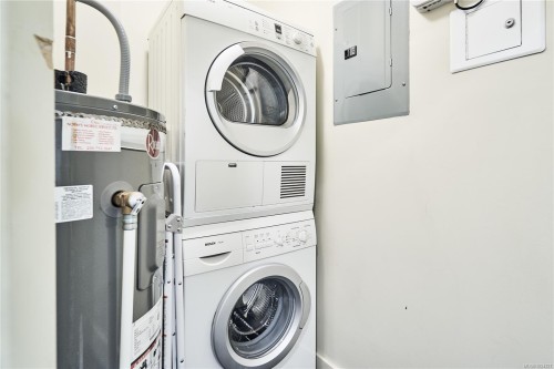 302-580 Stewart Ave, Nanaimo, BC - Indoor Photo Showing Laundry Room
