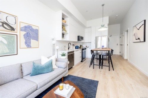 211-1075 Tillicum Rd, Esquimalt, BC - Indoor Photo Showing Other Room