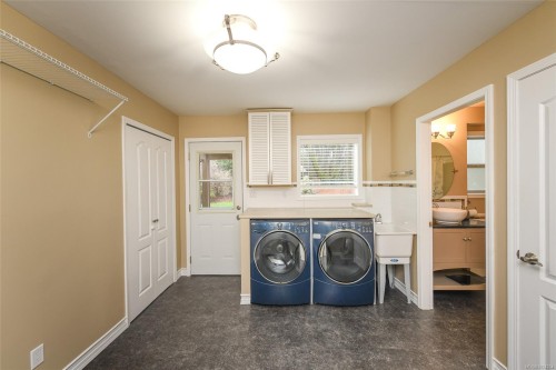 204 Spindrift Rd, Courtenay, BC 