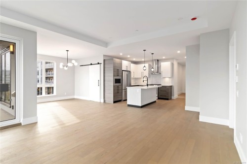 306-990 Doumac Ave, Saanich, BC - Indoor Photo Showing Kitchen