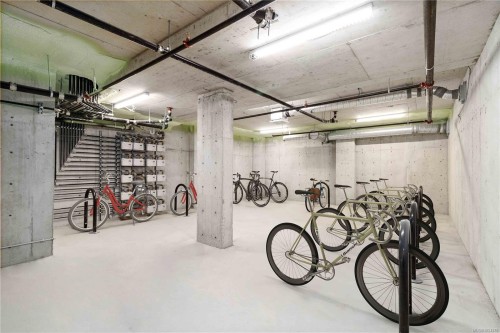 306-990 Doumac Ave, Saanich, BC - Indoor Photo Showing Garage