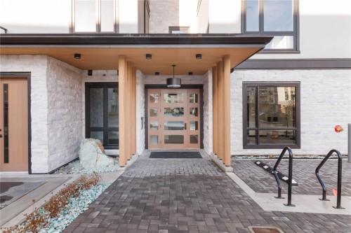 306-990 Doumac Ave, Saanich, BC - Outdoor