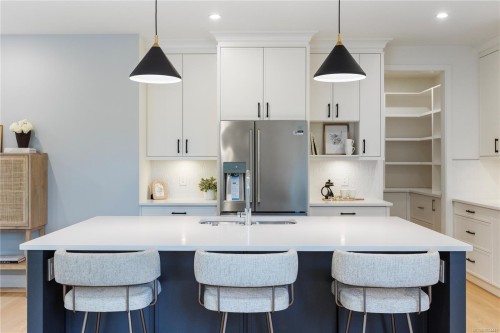 220 Kamloops Ave, Saanich, BC 