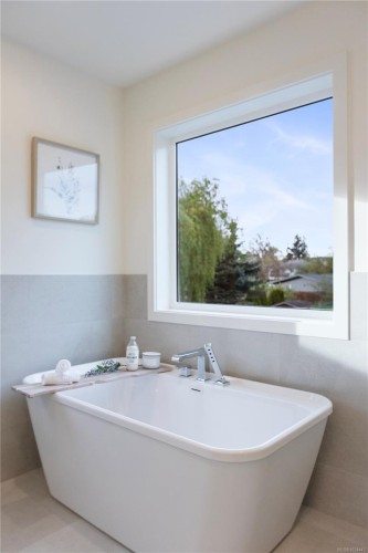 220 Kamloops Ave, Saanich, BC 