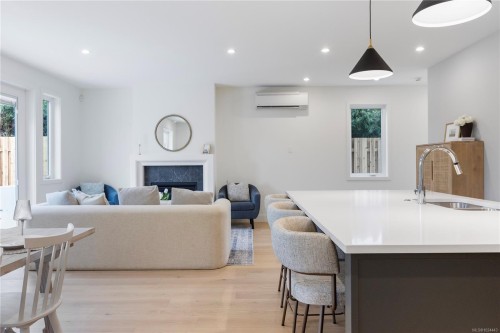 220 Kamloops Ave, Saanich, BC 