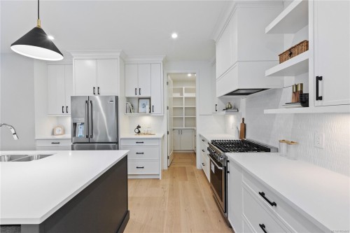 220 Kamloops Ave, Saanich, BC 