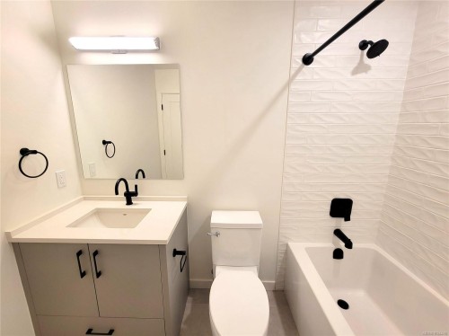 B503-1102 Esquimalt Rd, Esquimalt, BC - Indoor Photo Showing Bathroom
