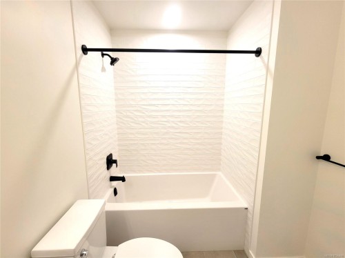 B503-1102 Esquimalt Rd, Esquimalt, BC - Indoor Photo Showing Bathroom