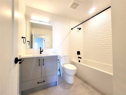 B503-1102 Esquimalt Rd, Esquimalt, BC - Indoor Photo Showing Bathroom