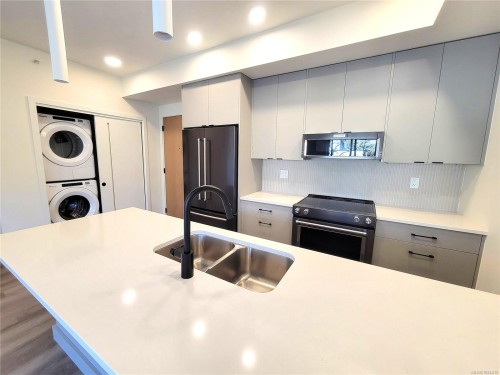 B503-1102 Esquimalt Rd, Esquimalt, BC - Indoor Photo Showing Kitchen With Double Sink