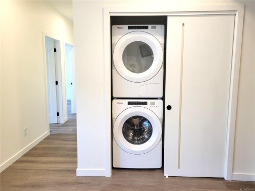 B503-1102 Esquimalt Rd, Esquimalt, BC - Indoor Photo Showing Laundry Room