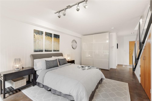 8-821 Tyee Rd, Victoria, BC - Indoor Photo Showing Bedroom