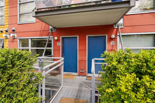 8-821 Tyee Rd, Victoria, BC - Outdoor
