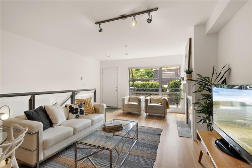 8-821 Tyee Rd, Victoria, BC - Indoor Photo Showing Living Room