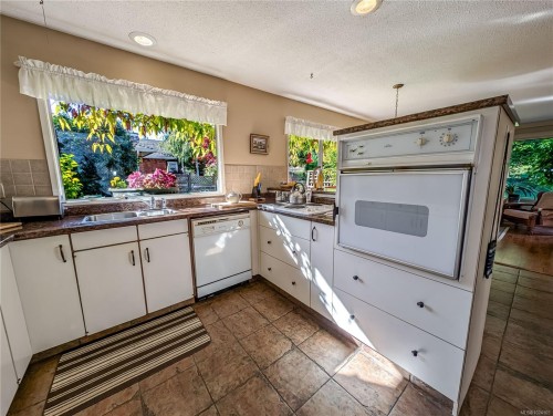 474 Eaglecrest Dr, Qualicum Beach, BC 