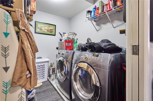 105-100 Dawes St, Nanaimo, BC - Indoor Photo Showing Laundry Room