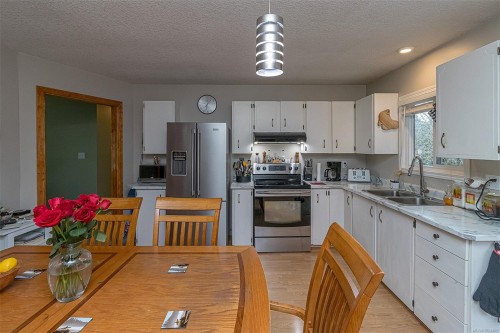 1135 Mcdonald Cres, Nanaimo, BC 