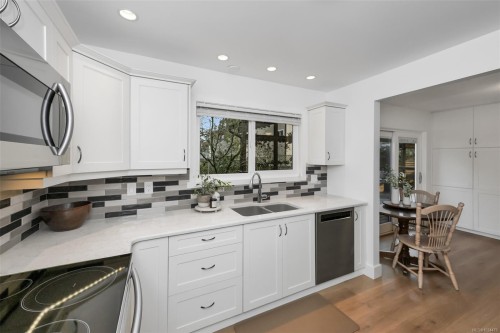 10369 Bowerbank Rd, Sidney, BC 