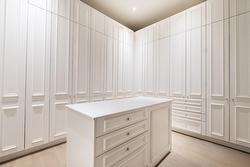 Walk-in closet - 
