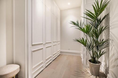 Penderie (Walk-in) - 104-1420 Boul. Mont-Royal, Montréal (Outremont), QC - Indoor Photo Showing Other Room