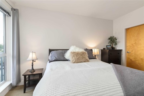 407-2745 Veterans Memorial Pkwy, Langford, BC - Indoor Photo Showing Bedroom