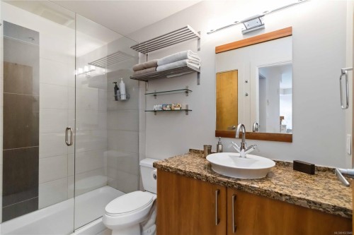 407-2745 Veterans Memorial Pkwy, Langford, BC - Indoor Photo Showing Bathroom