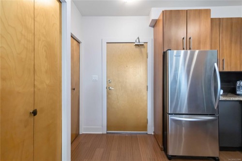 407-2745 Veterans Memorial Pkwy, Langford, BC - Indoor Photo Showing Kitchen