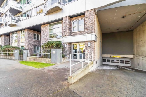 407-2745 Veterans Memorial Pkwy, Langford, BC - Outdoor