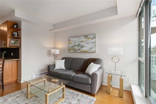 407-2745 Veterans Memorial Pkwy, Langford, BC - Indoor Photo Showing Living Room