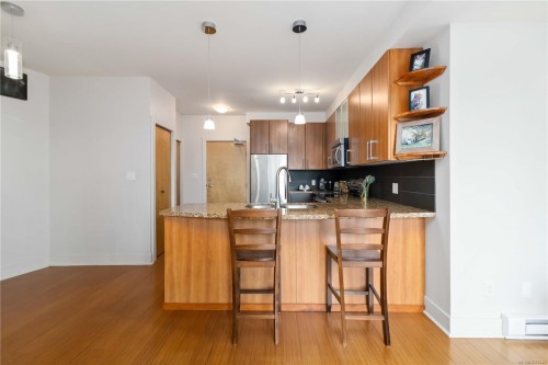 407-2745 Veterans Memorial Pkwy, Langford, BC - Indoor Photo Showing Kitchen