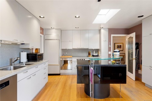 3331 Woodburn Ave, Oak Bay, BC 