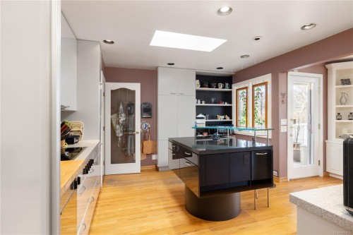 3331 Woodburn Ave, Oak Bay, BC 