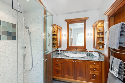 3331 Woodburn Ave, Oak Bay, BC 