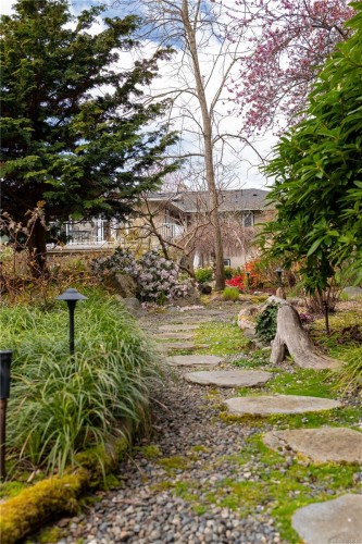 3331 Woodburn Ave, Oak Bay, BC 