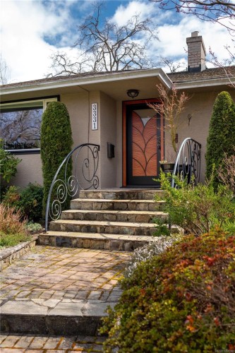 3331 Woodburn Ave, Oak Bay, BC 