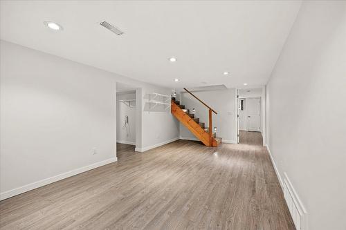 932-930 Lawson Avenue, Kelowna, BC - Indoor Photo Showing Other Room