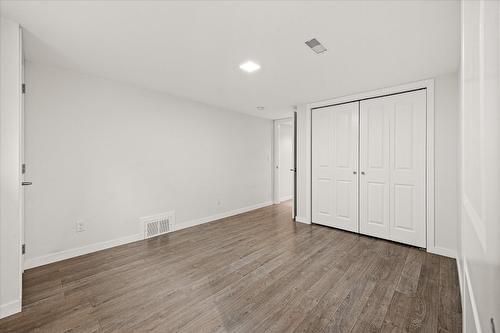 932-930 Lawson Avenue, Kelowna, BC - Indoor Photo Showing Other Room
